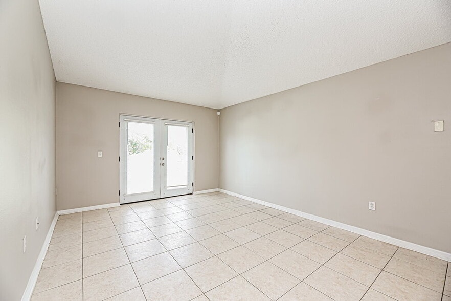 Building Photo - 12607 Reeding Ridge Dr N