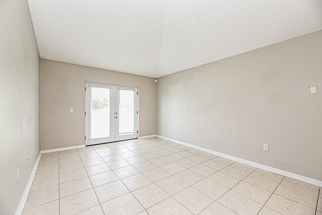 Building Photo - 12607 Reeding Ridge Dr N