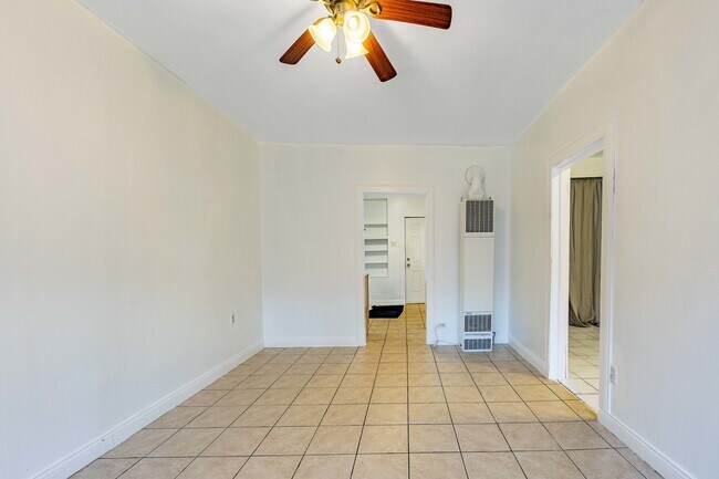 Building Photo - 2109 W Cullerton St