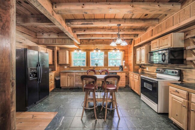 Building Photo - 195 Black Bear Dr