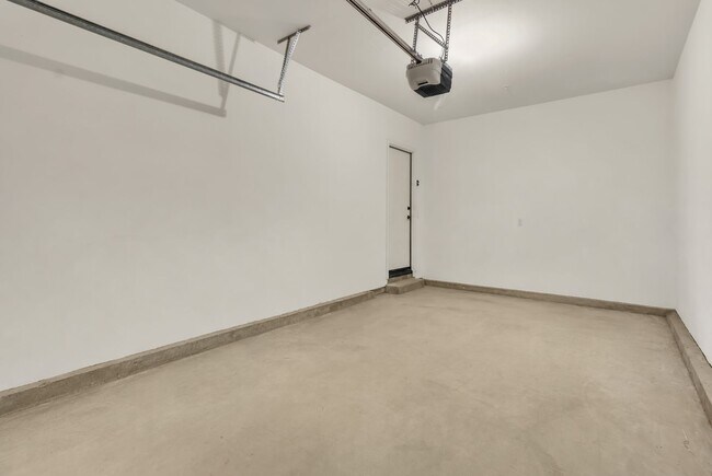 Building Photo - 10 Clearwater Cove