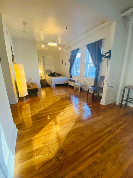 Building Photo - 118 2nd St SW