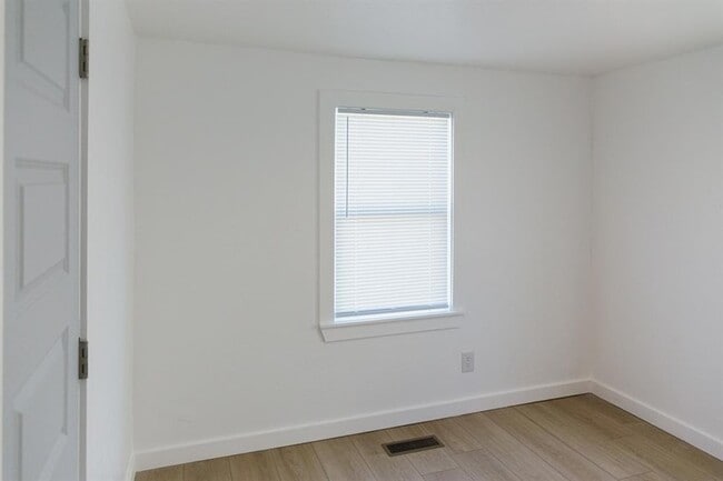 Building Photo - 2412 SE 47th St