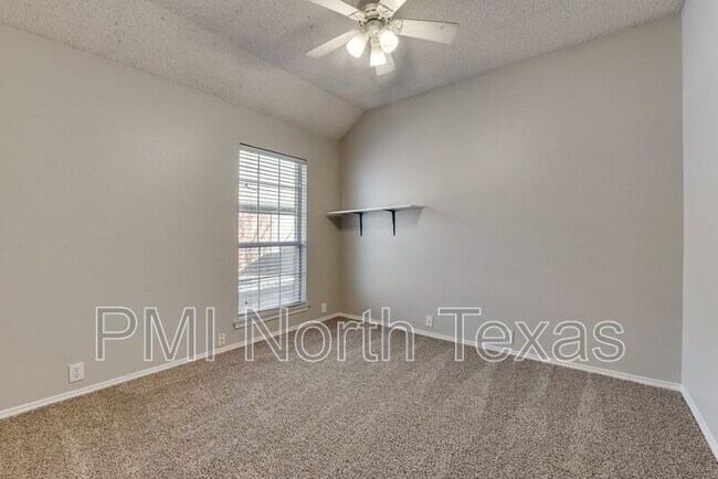 Building Photo - 10717 Camelot Dr