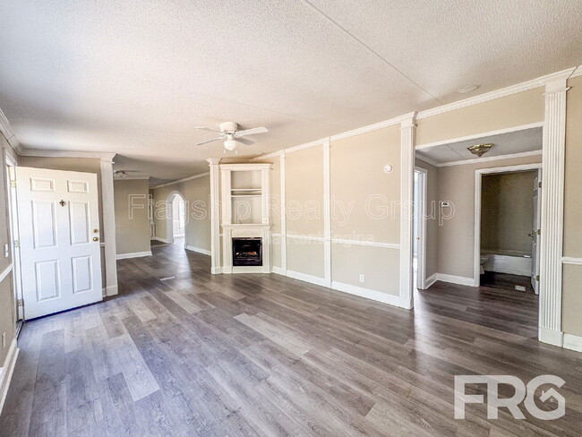 Building Photo - 2057 Oakley Rd