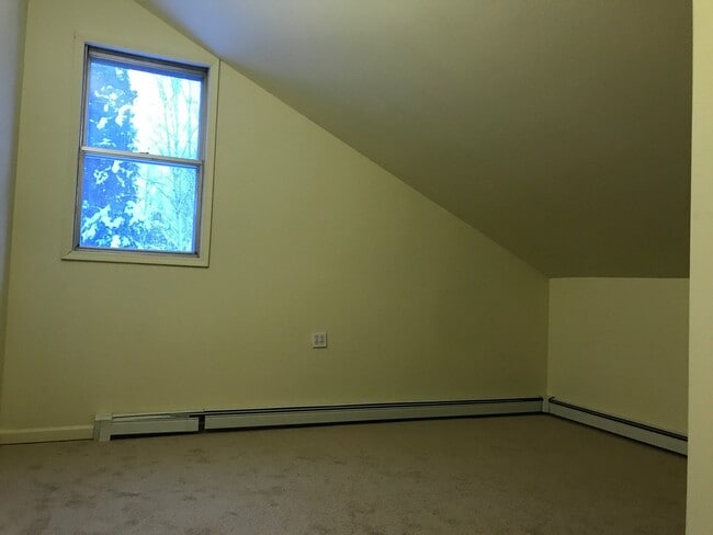 Building Photo - 147 Hunt Ct