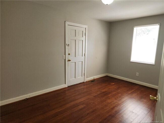 Building Photo - 469 McBain Dr