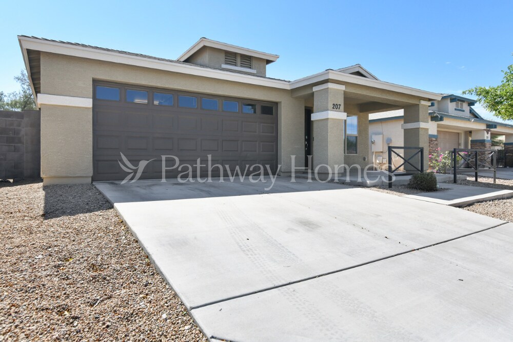 Building Photo - 207 W Latona Rd