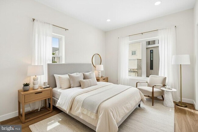 Building Photo - 1124 Dunton St