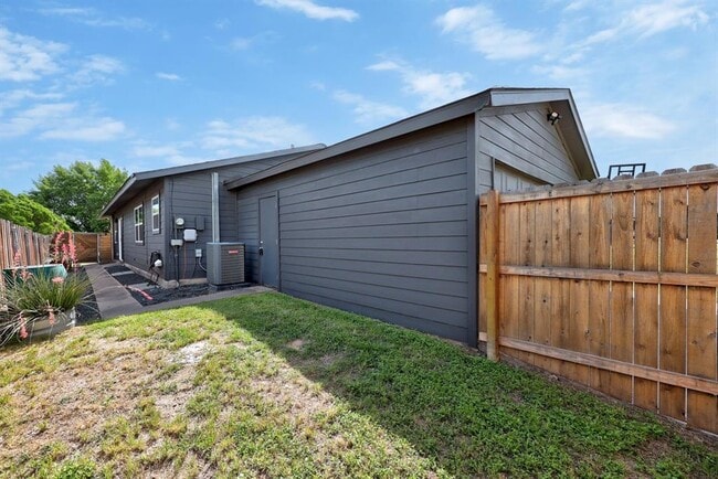 Building Photo - 5916 Signal Point