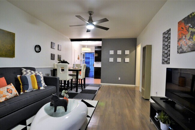 Building Photo - 12423 Chandler Blvd