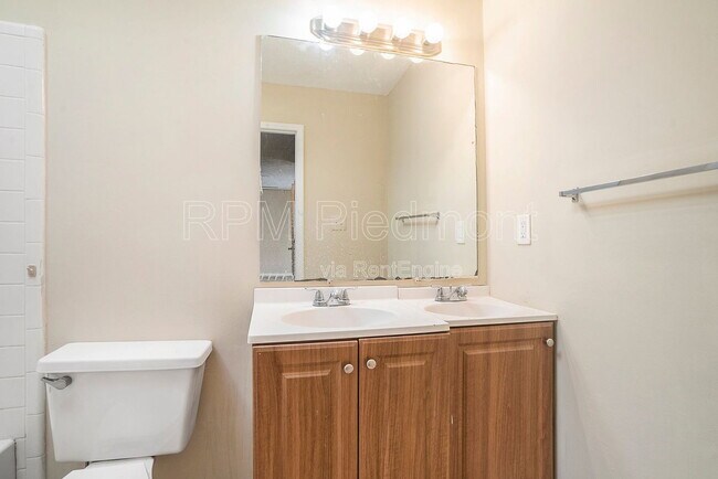 Building Photo - 5467 Park Pl S