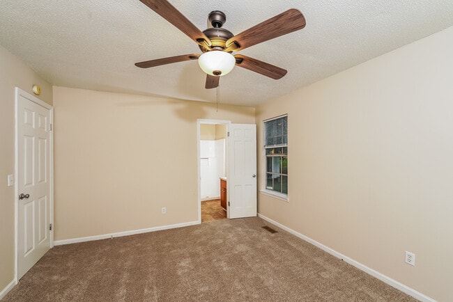 Building Photo - 5938 Dewey Heights Rd