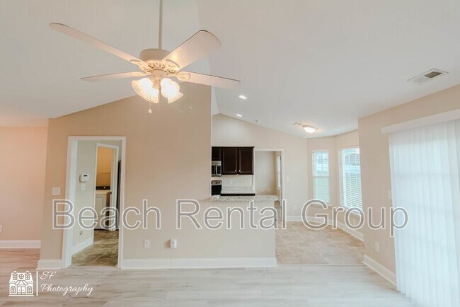 Building Photo - 246 Macarthur Dr