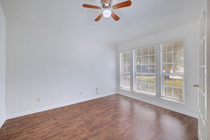 Building Photo - 1912 Avante Dr