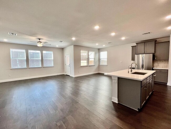 Building Photo - Open Concept Family Dream Home!