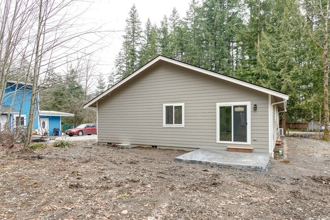 Building Photo - 3 Bed, 2 Bath Home in Maple Falls with 2 Car garage