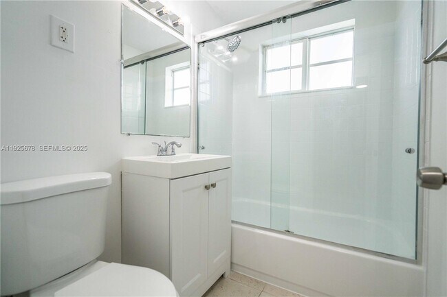 Building Photo - 7925 Hawthorne Ave