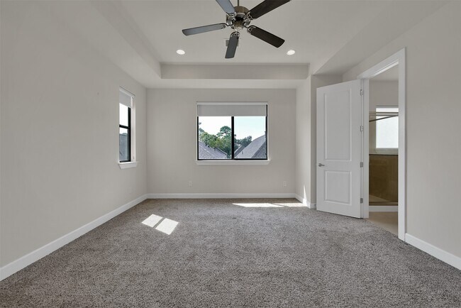 Building Photo - 9058 Laverne Cres