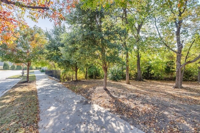 Building Photo - 1423 Lamb Dr