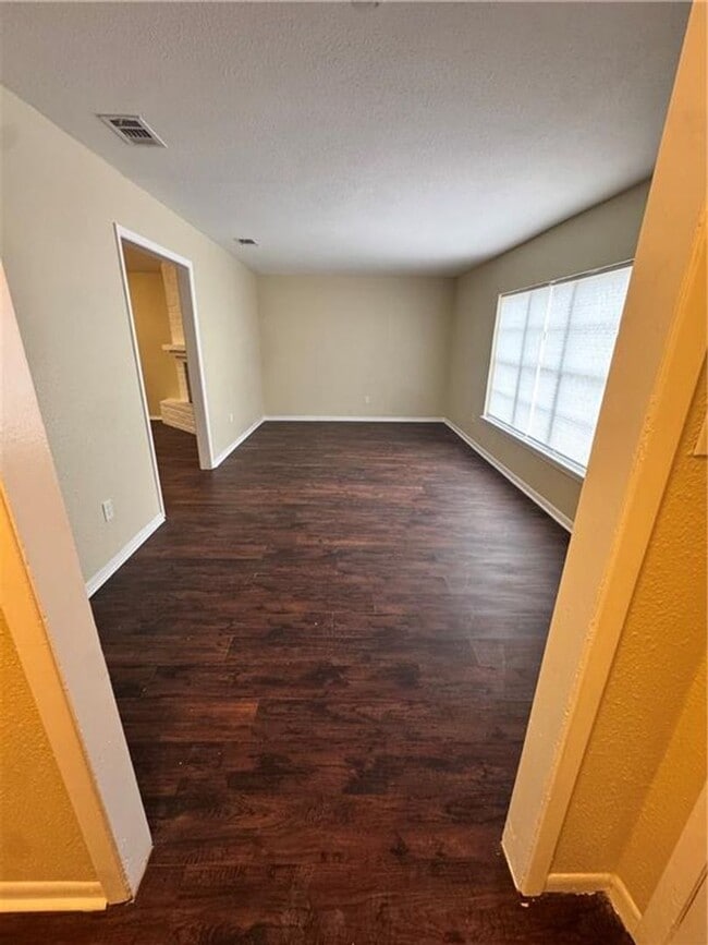 Building Photo - 3 bedroom 2 bath house in Calallen