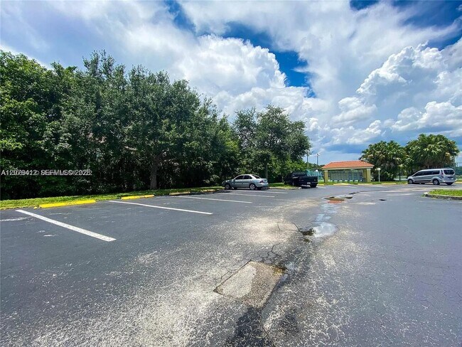 Building Photo - 13090 Vista Isles Dr
