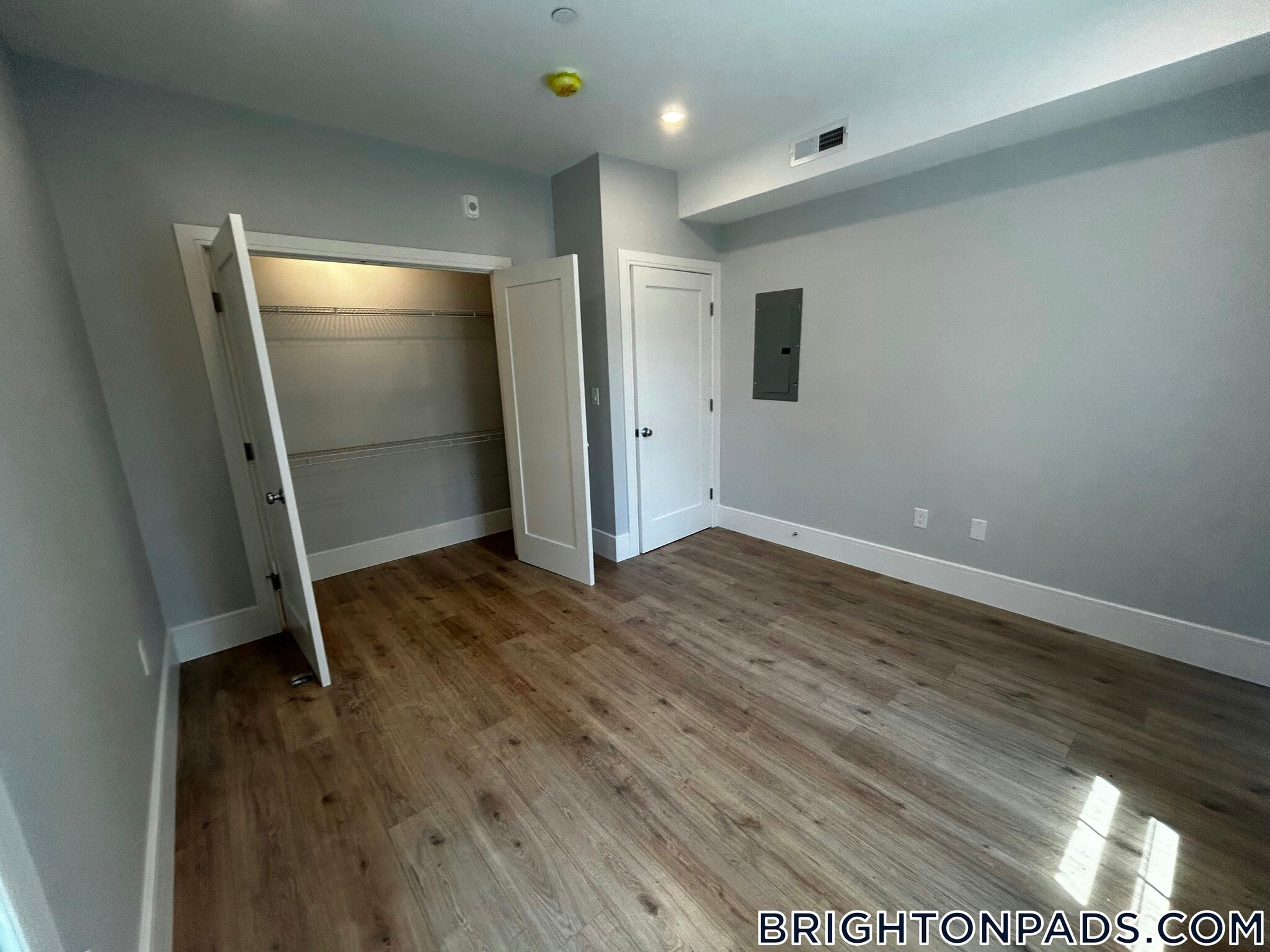 Building Photo - 124 Kenrick St