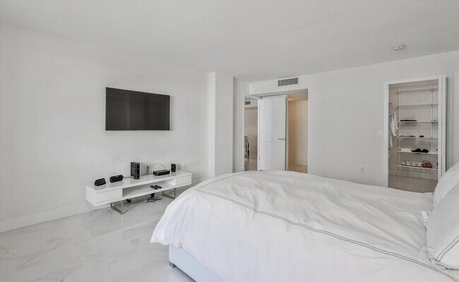 Building Photo - 3460 S Ocean Blvd