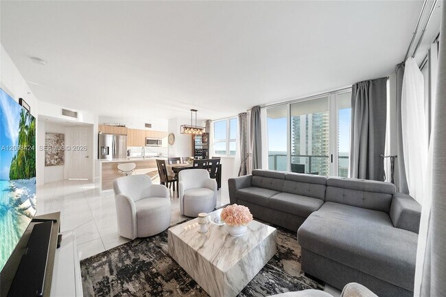 Building Photo - 1155 Brickell Bay Dr