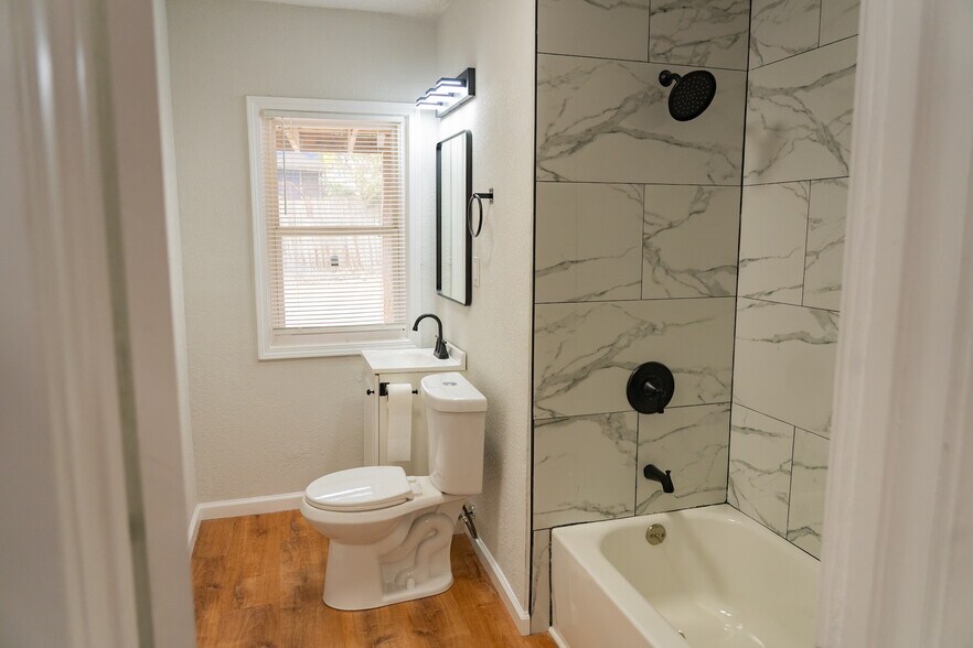 Building Photo - 5536 Paseo Blvd