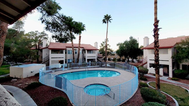 Building Photo - 825 Rock Springs Dr