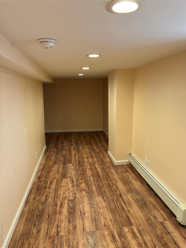 Building Photo - 536 N 6th St