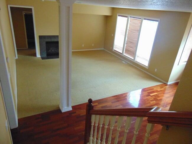 Building Photo - Beautiful 5 + bedroom home - In much desir...
