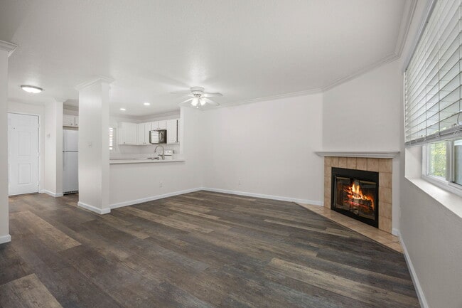 Building Photo - 7505 Charmant Dr