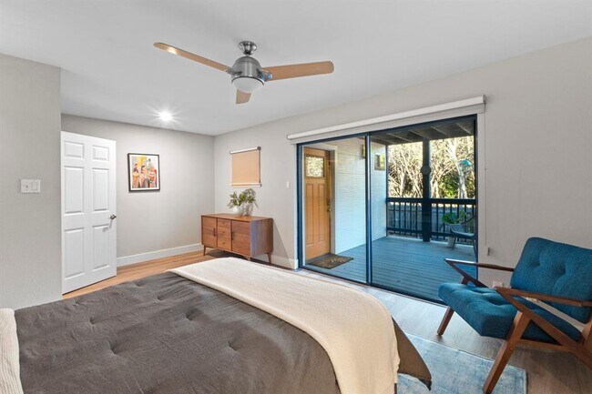 Building Photo - 2200 Homedale Dr