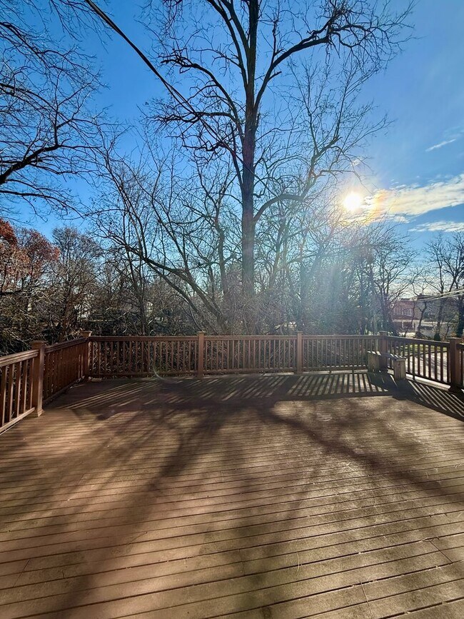 Building Photo - Beverly Manor 946