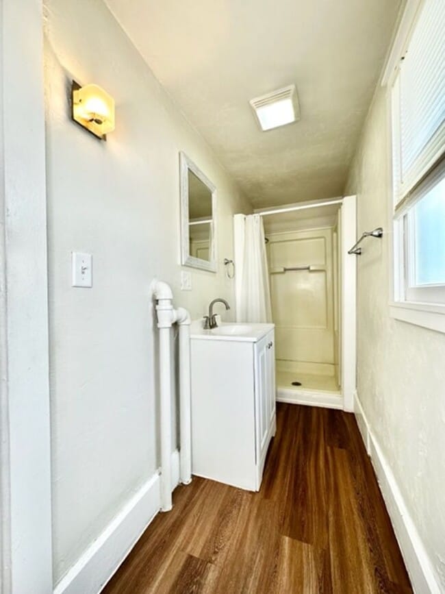 Building Photo - 1281 Elm St