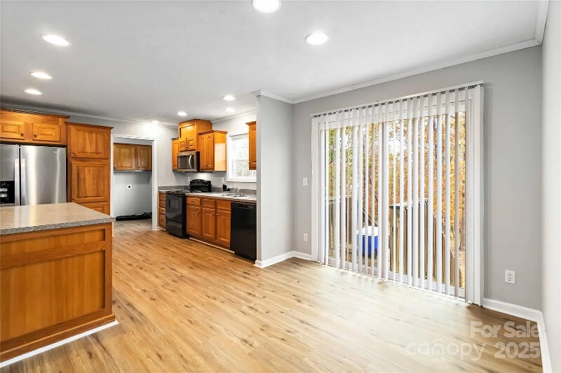 Building Photo - 2420 Creekside Dr