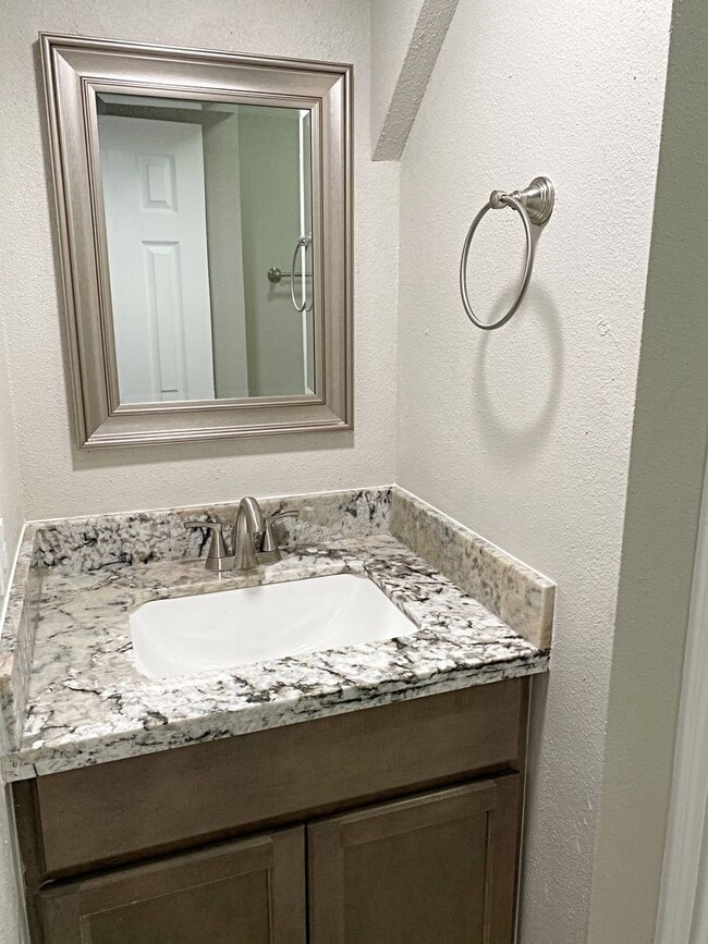 Building Photo - 6025 Bedford Dr