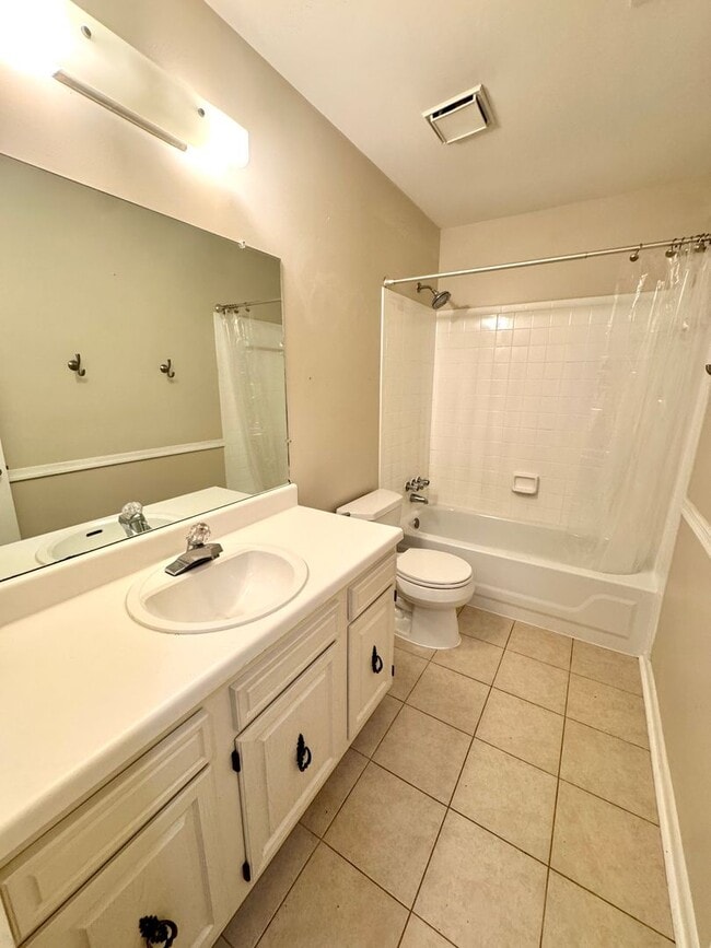 Building Photo - Modern Comfort & Convenience – 4BR/2.5BA i...
