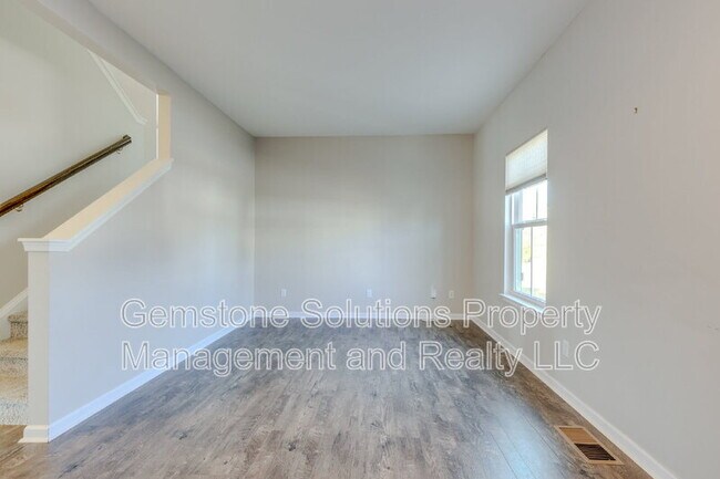 Building Photo - 2704 Orleans Dr