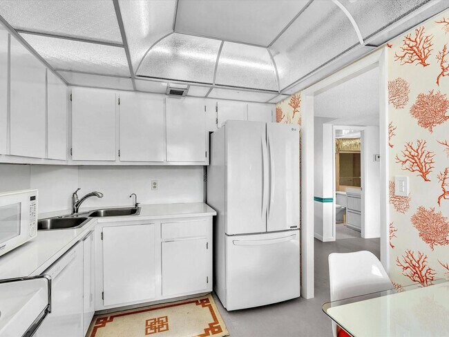 Building Photo - 1537 E Hillsboro Blvd