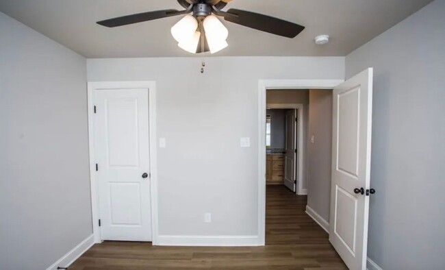 Building Photo - 3 Bedroom 2.5 Bathroom Townhome in Prime L...