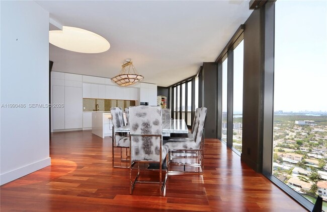 Building Photo - 1000 W Island Blvd