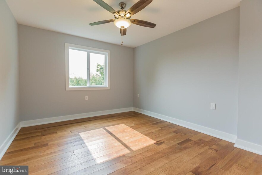 Bedroom 4 - 4818 Smick St