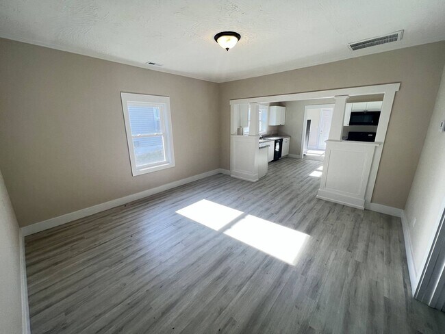Building Photo - 3 Bed 1 Bath Springfield, MO