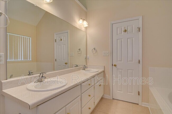 Building Photo - 1904 Long Creek Falls