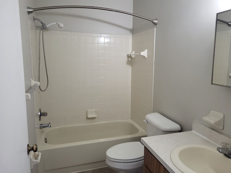 Building Photo - 2540 E Constance Ct