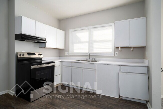 Building Photo - 1738 Damon St