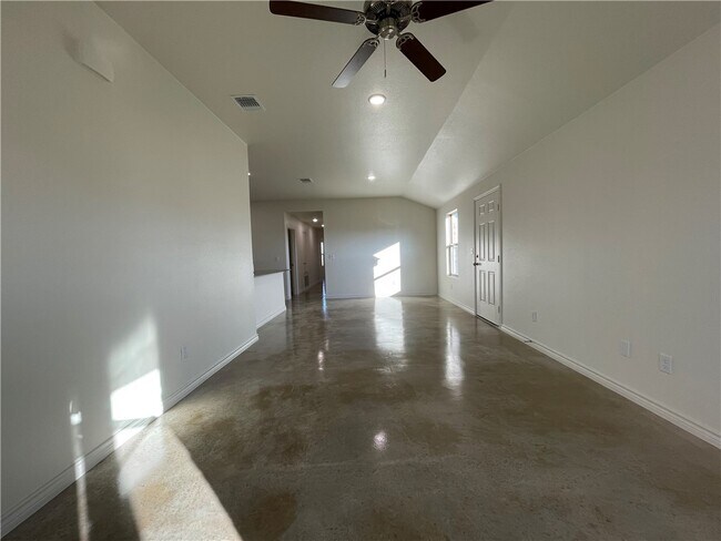 Building Photo - 2404 Duntov Dr